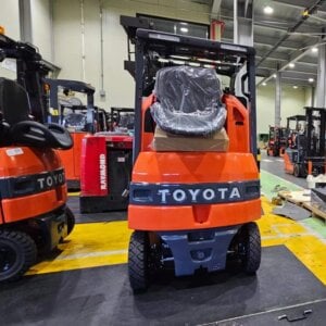 Pre-owned Toyota 7FB15/25 electric forklift with LiFePO4 battery