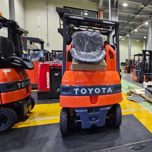 Used Toyota Electric Forklift 7FB15/25 with LiFePO4 Battery Pre-owned Toyota 7FB15/25 electric forklift with LiFePO4 battery