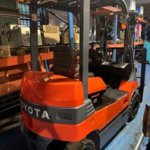 Side view of Toyota 7FB15/25 electric forklift with LiFePO4 battery