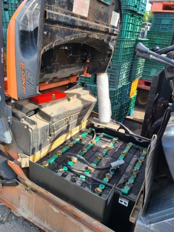 Used Toyota Electric Forklift 7FB15/25 with LiFePO4 Battery Control panel of Toyota 7FB15/25 electric forklift with LiFePO4 battery