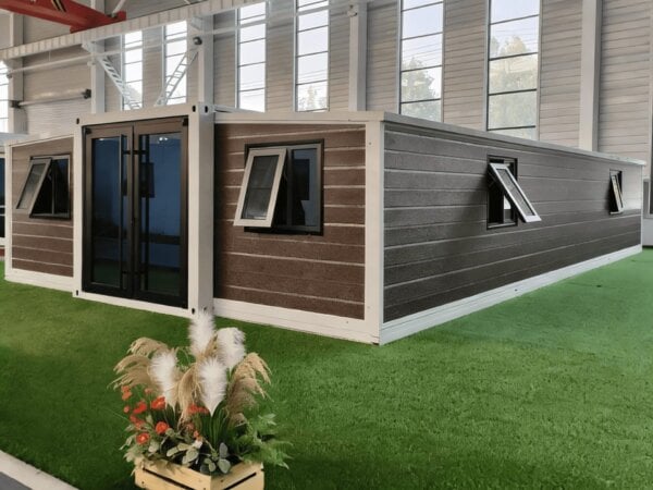 Foldable container house expandable prefab home front view