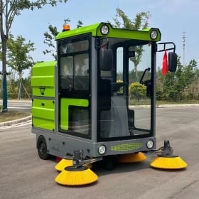 Close-up of TJ-20A road sweeper front