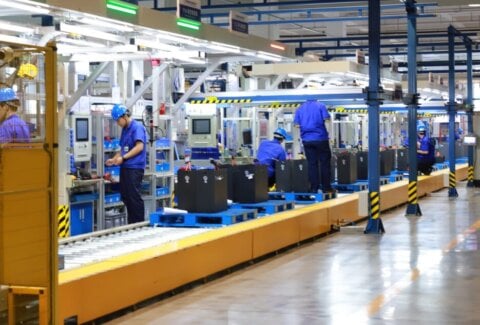 Manufacturer of sodium-ion batteries for industrial forklifts