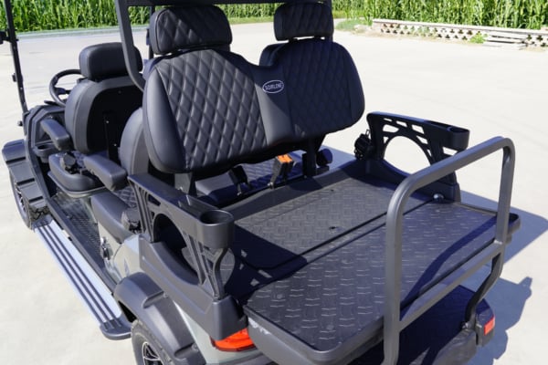 4+2 Seater Golf Cart of the 4+2 seater golf cart with dimensions 3200x1350x1700mm